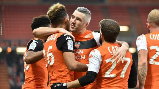  格勒诺布尔防守反击犀利，快速转换锁定胜局