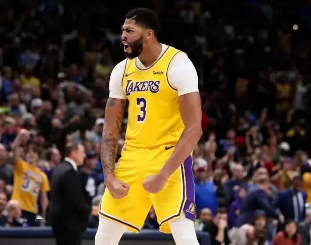  浓眉哥攻防一体湖人主场击退雷霆