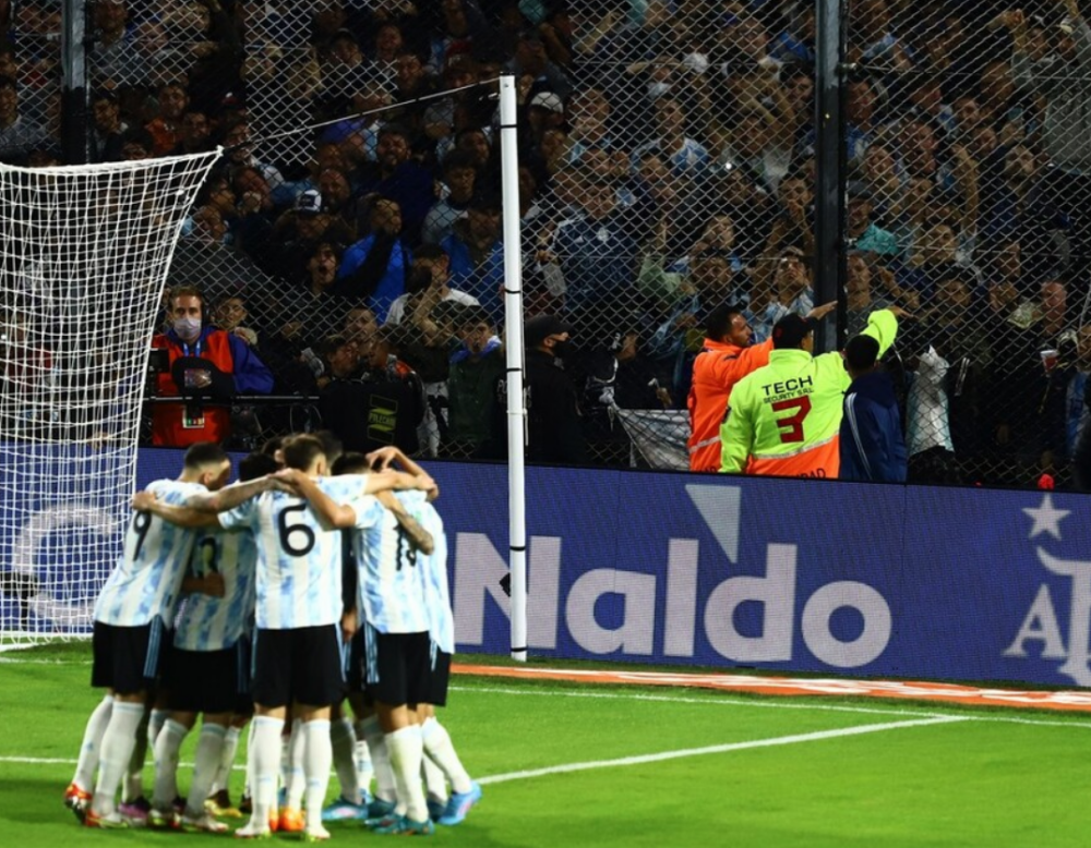  巴黎圣日耳曼完胜里昂，法甲冠军奖杯已触手可及